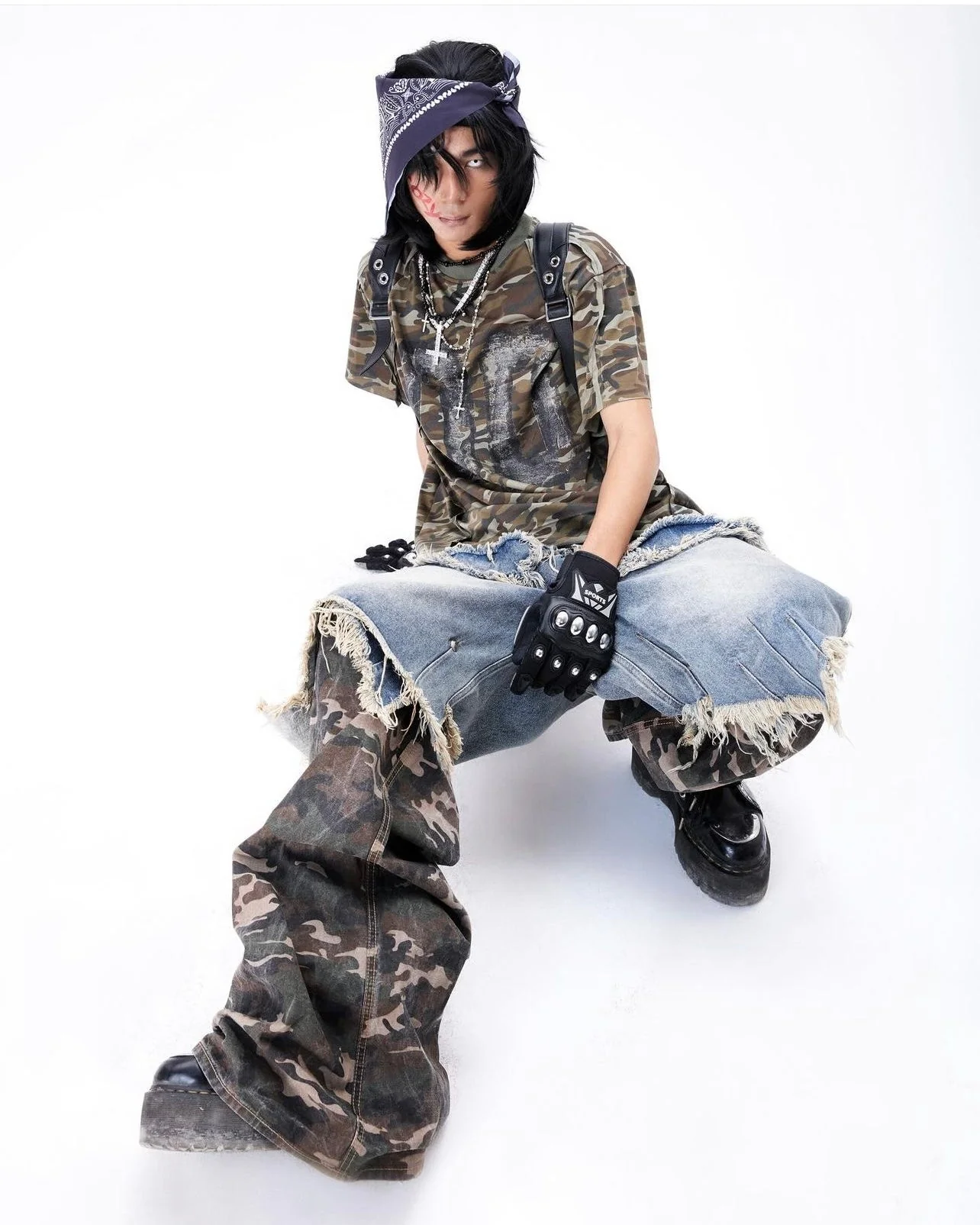 "005 CHAOS DREAM" CAMO LAYER PANTS - Image 9