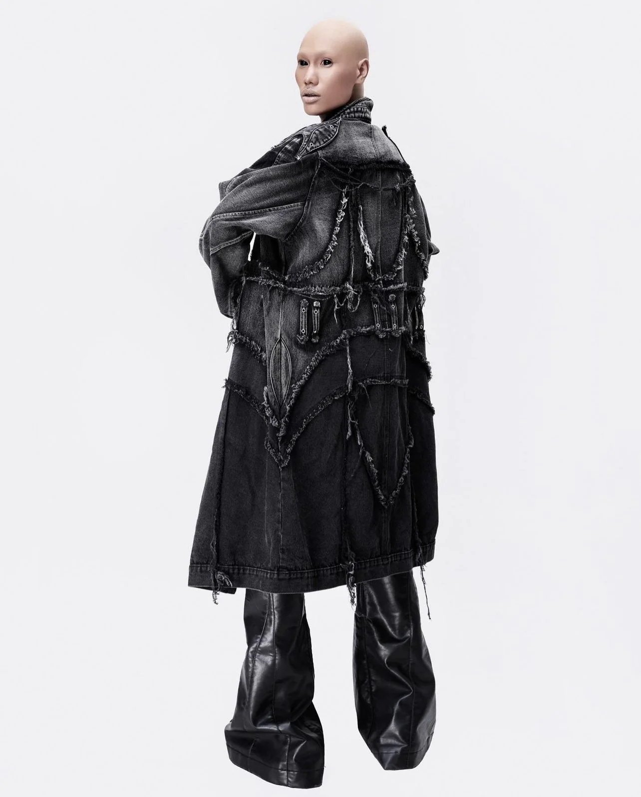 005 CHAOS DREAM DENIM TRENCH COAT - Image 4