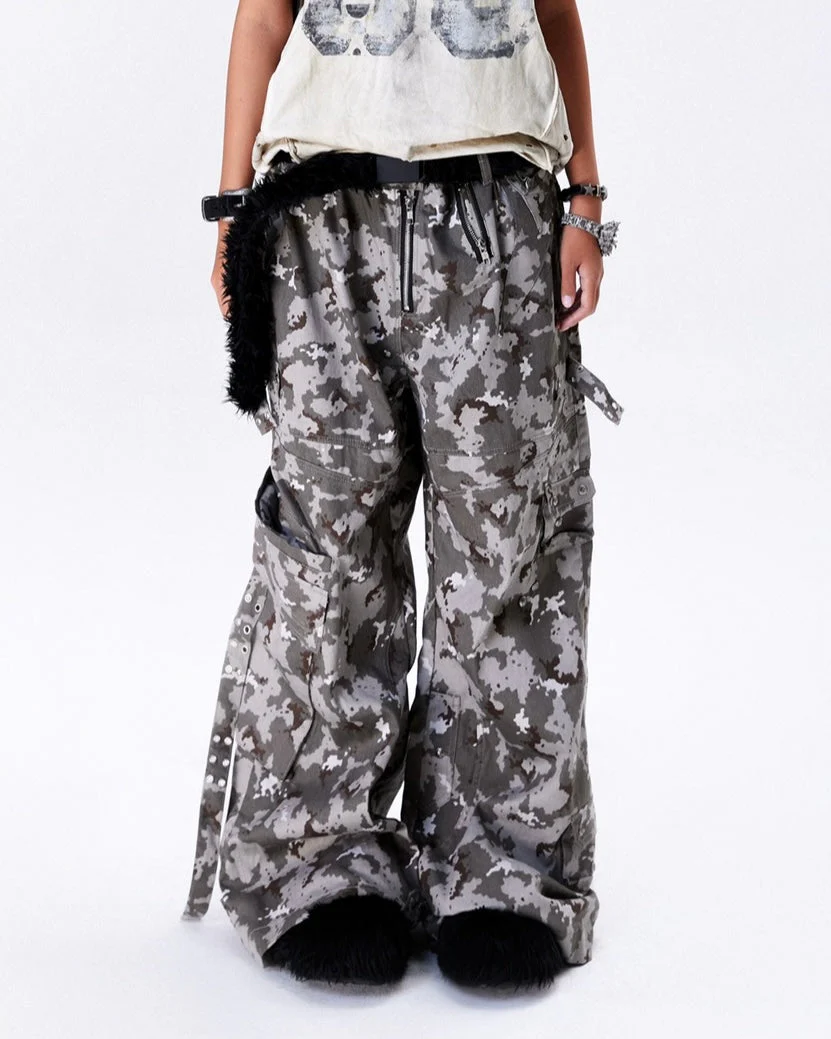 "005 MILLY" CAMO FLAG CARGO PANTS - Image 5