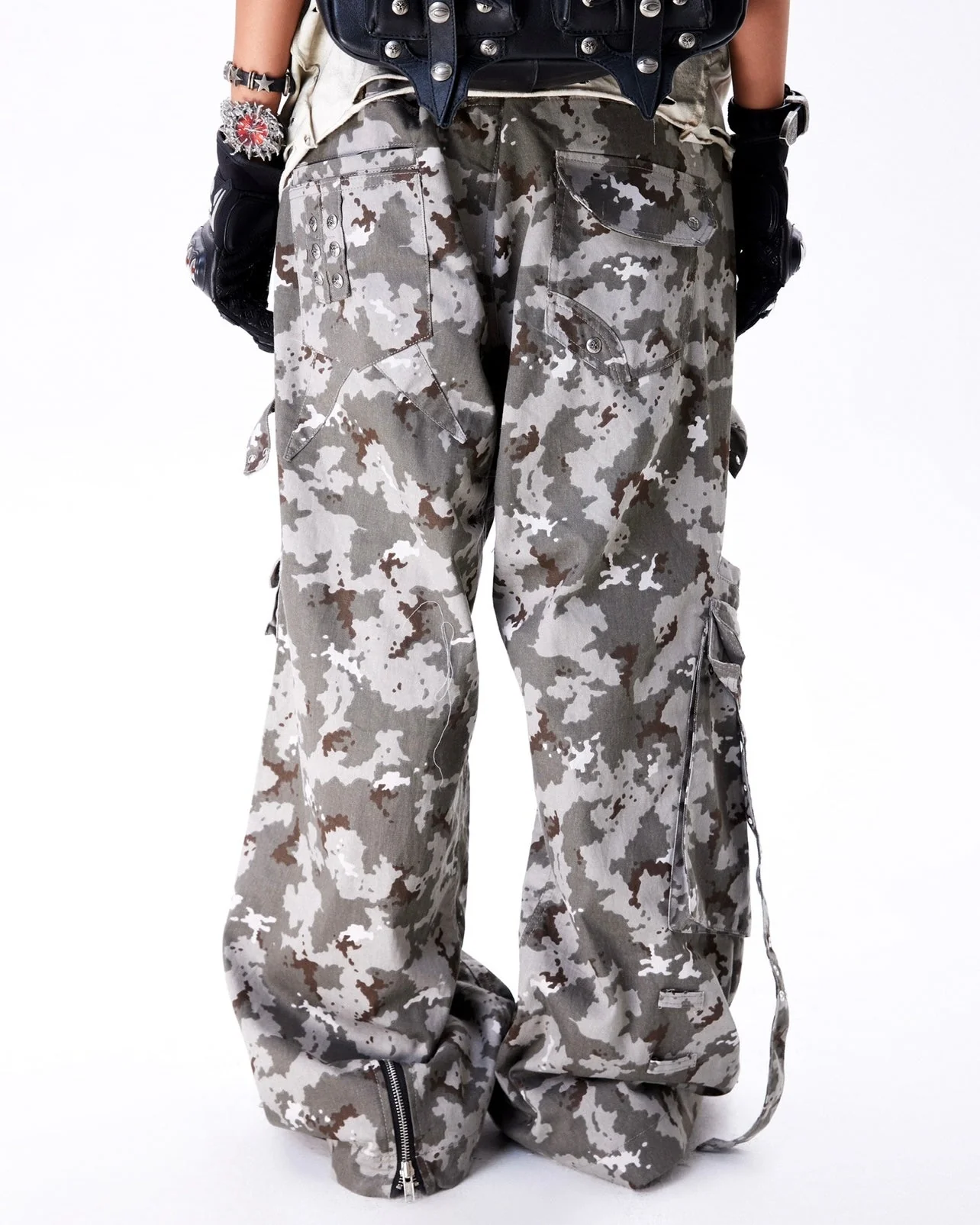 "005 MILLY" CAMO FLAG CARGO PANTS - Image 6