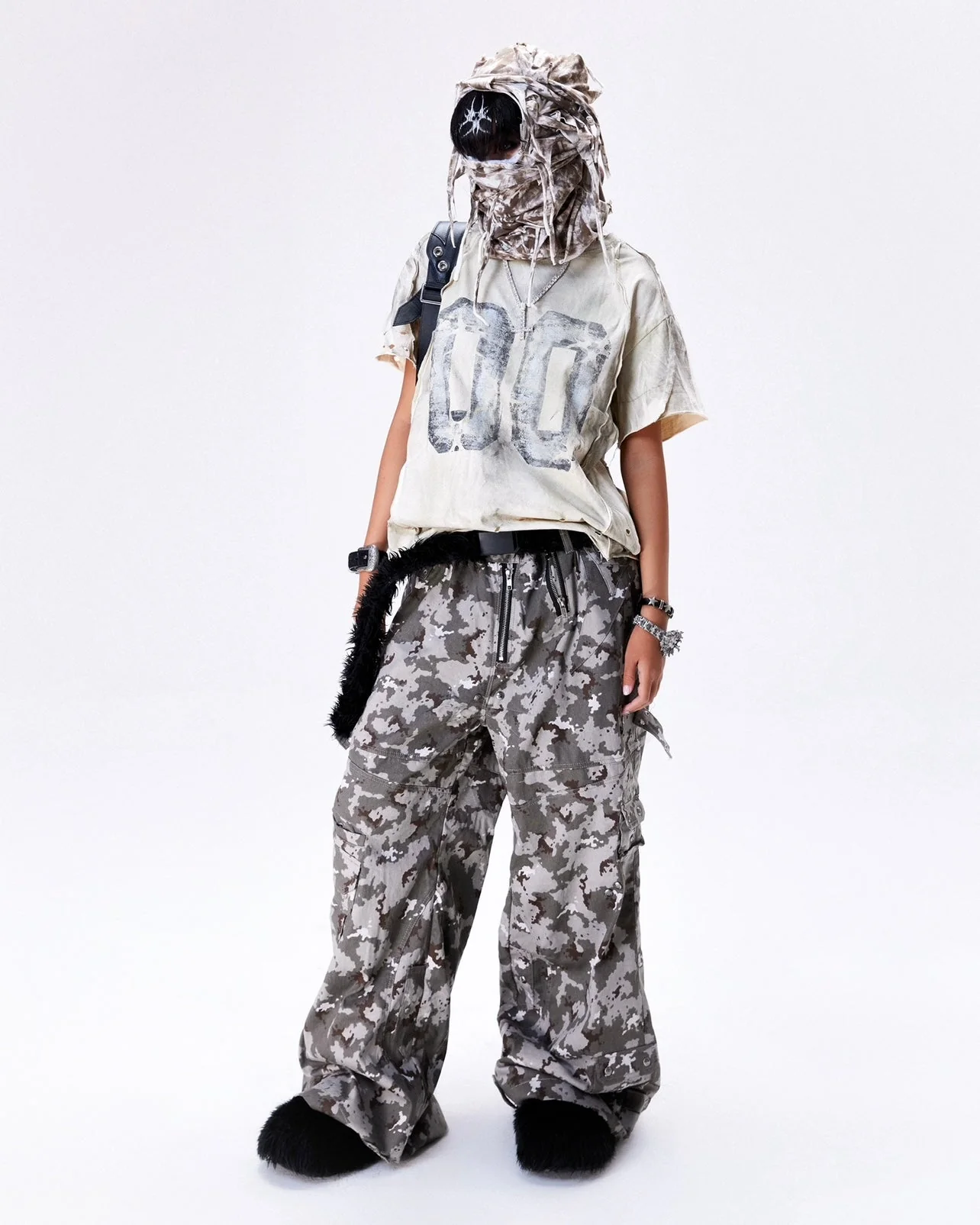 "005 MILLY" CAMO FLAG CARGO PANTS - Image 9