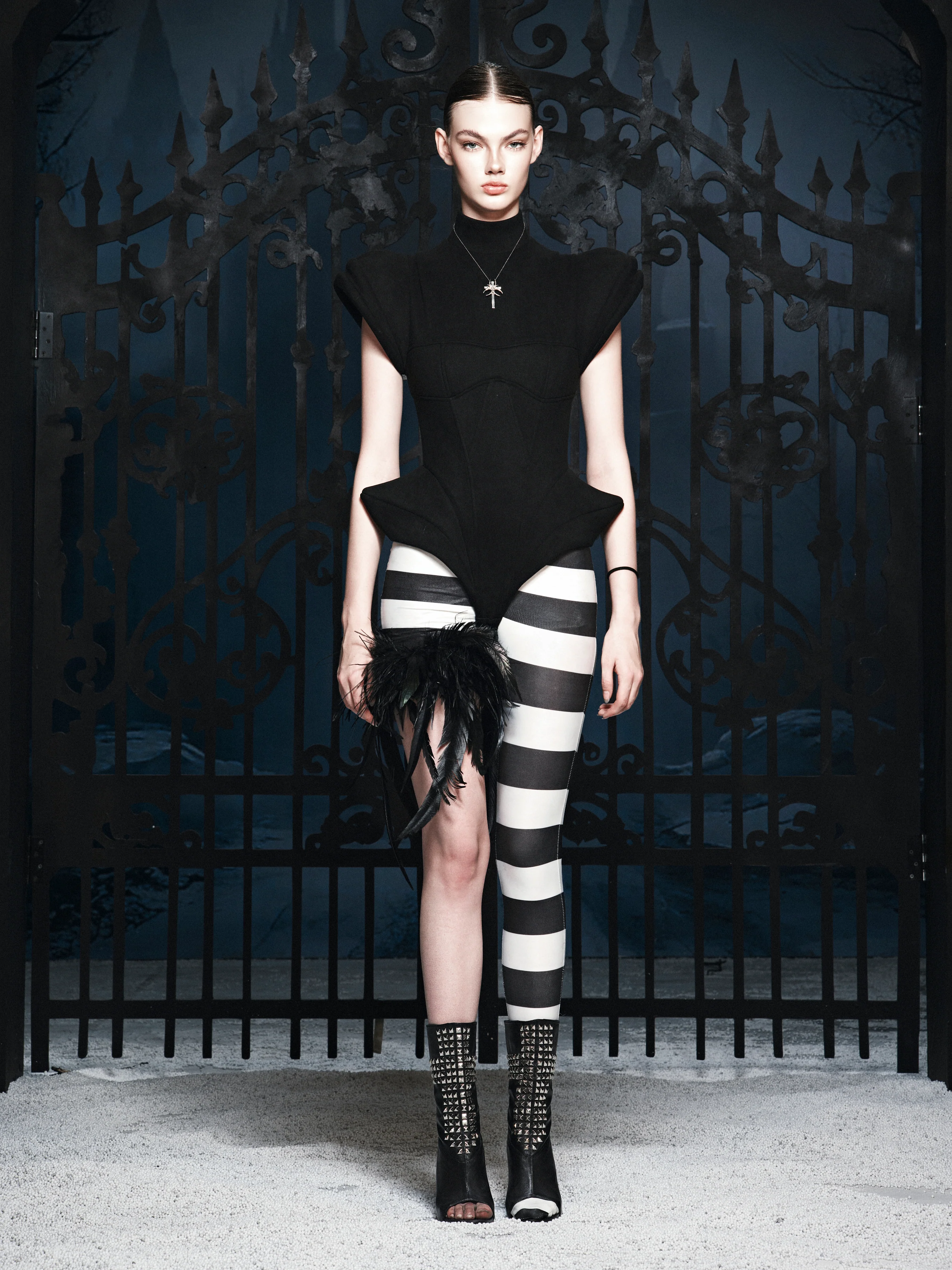 OBSIDIAN KNIGHT CORSET - Image 4