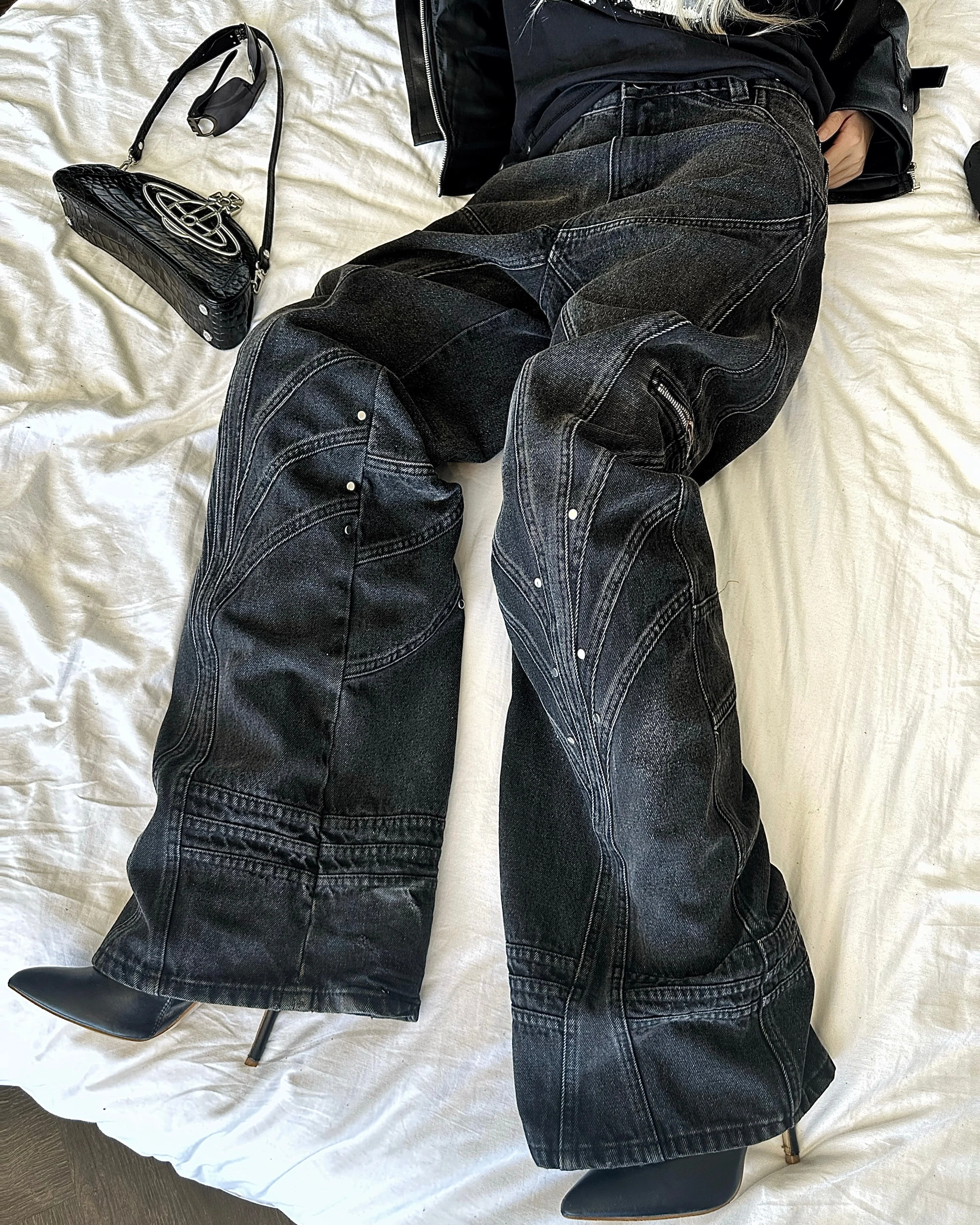 "FOUR KNIGHT" BAGGY FLARED JEANS - Image 3