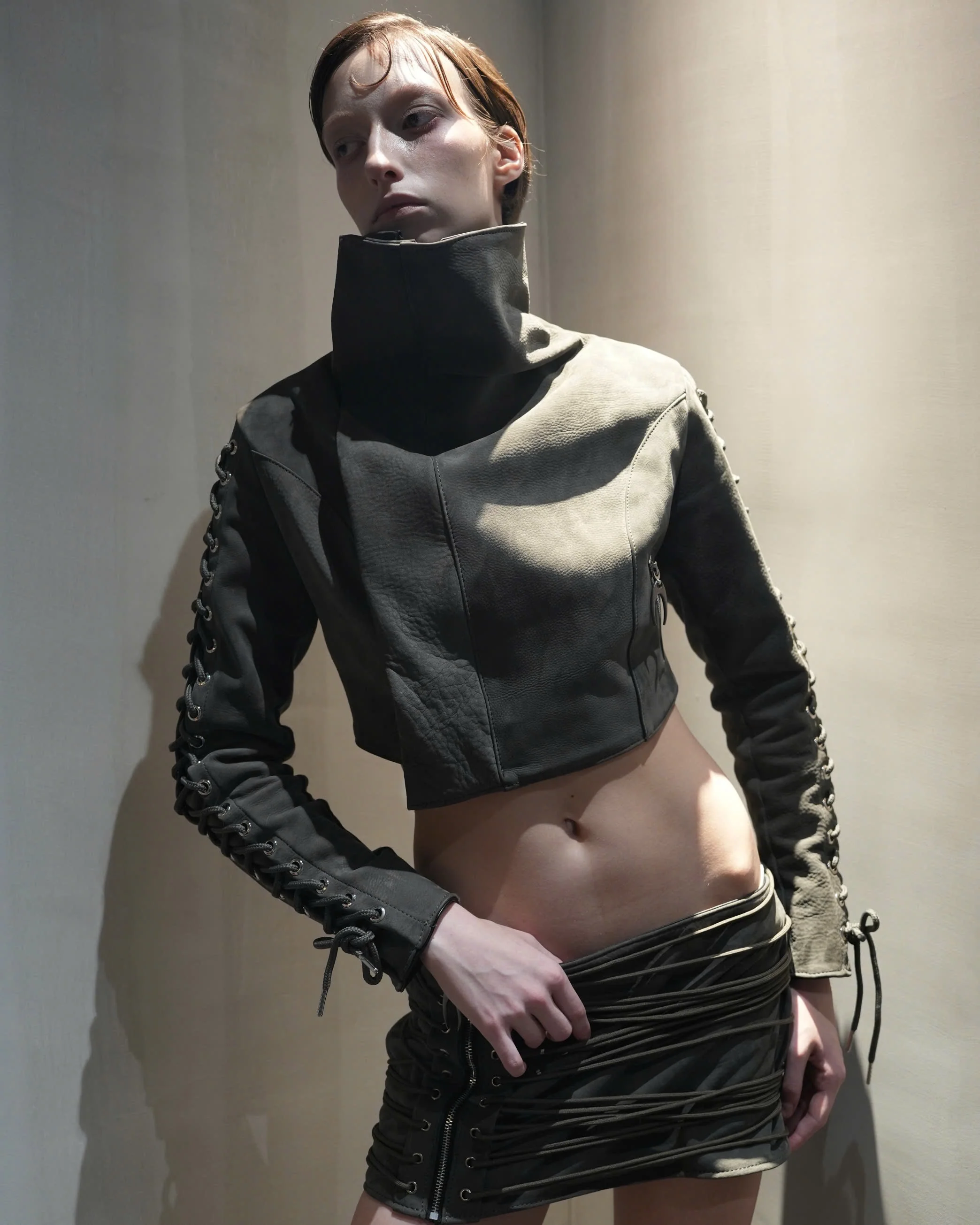 GREY RAWHIDE SPINE LEATHER SET - Image 5