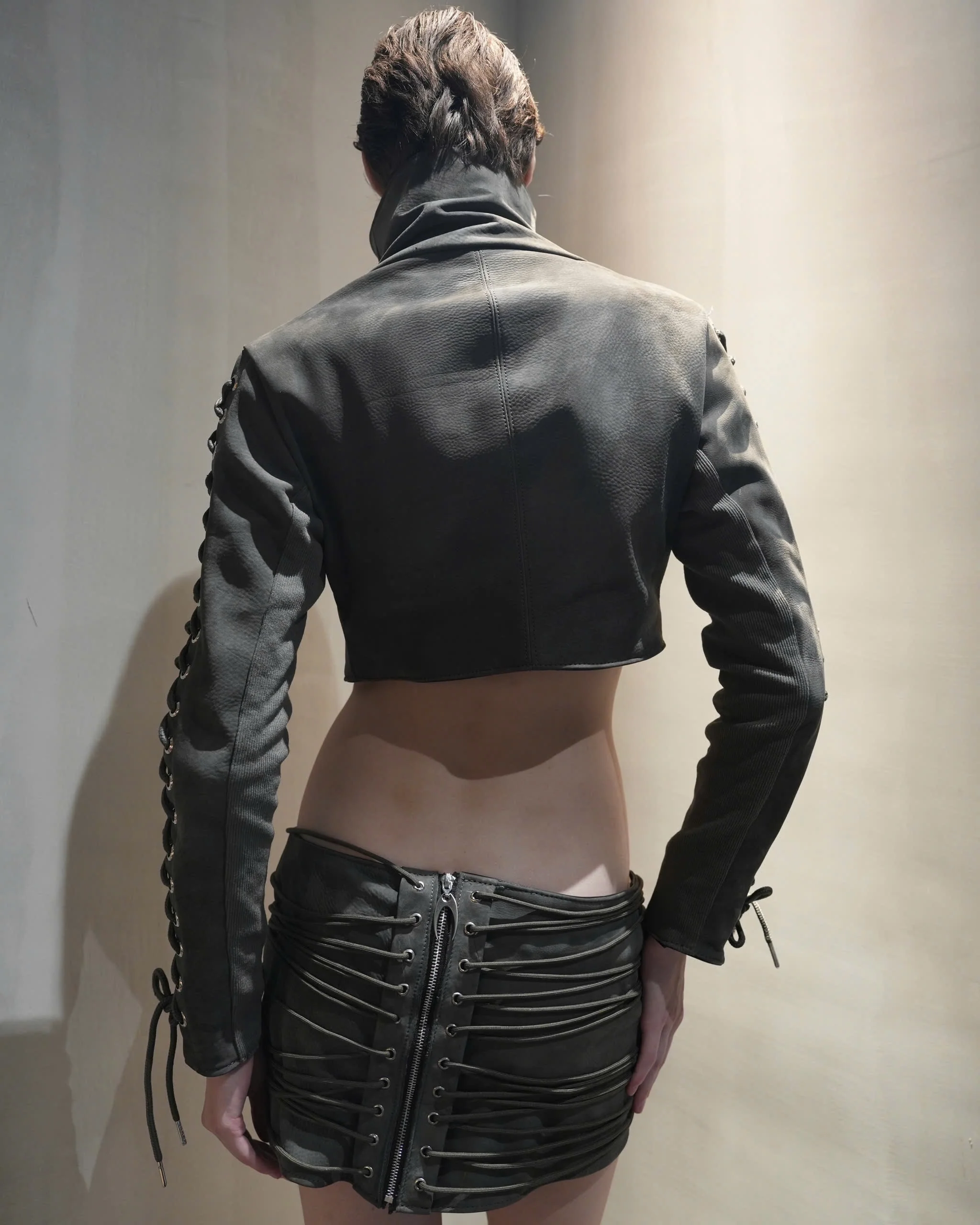 GREY RAWHIDE SPINE LEATHER SET - Image 7