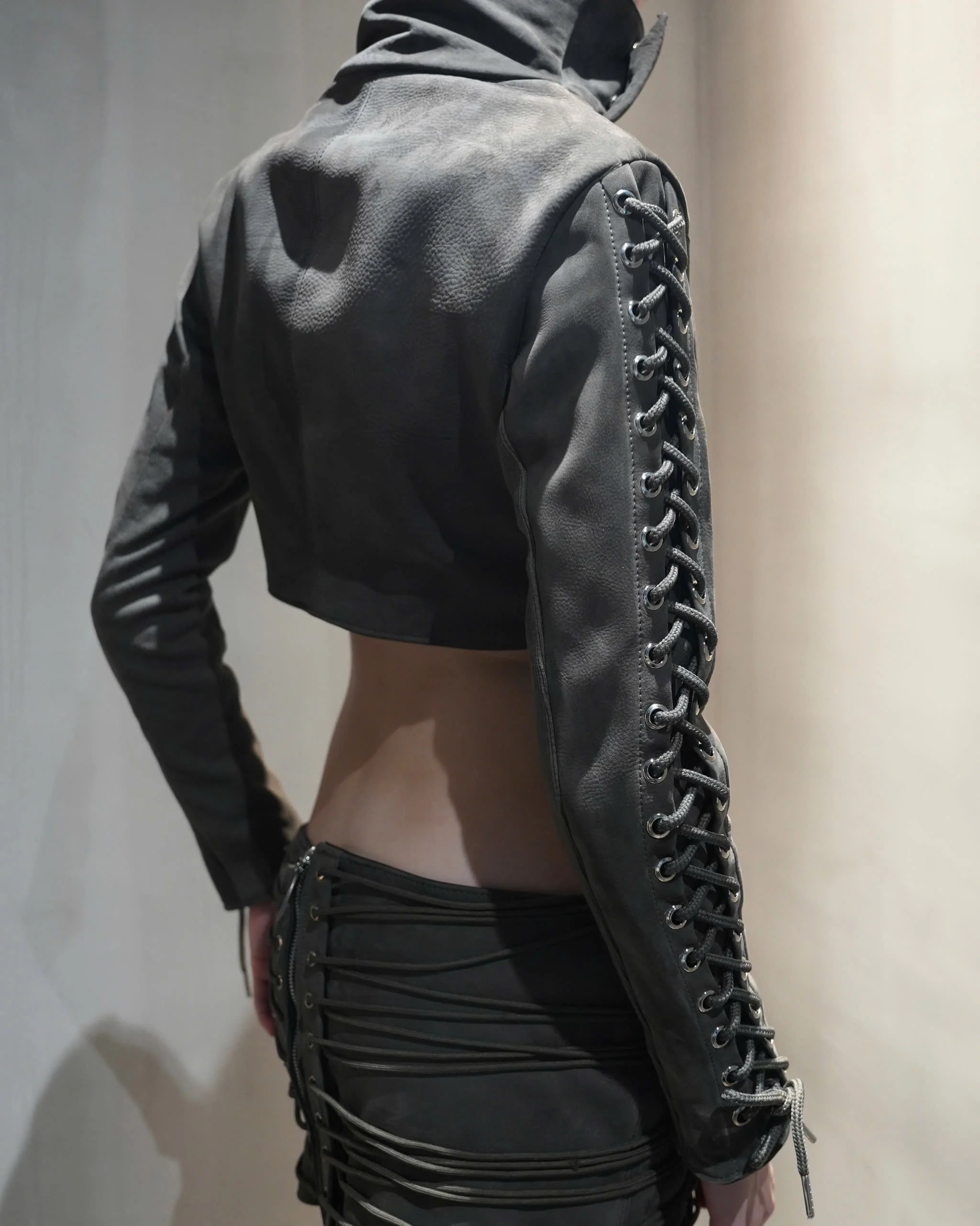 GREY RAWHIDE SPINE LEATHER SET - Image 8